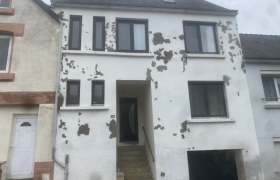 Travaux réalisés, traitement par décapage, réparation de fissures, peinture sur façade