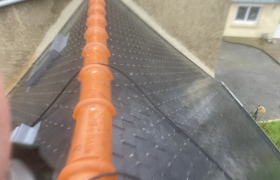 Décapage par pulvérisation, toiture avec traitement anti mousse, produit professionnel, chantier réalisé, Glomel