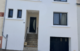 Travaux réalisés, traitement par décapage, réparation de fissures, peinture sur façade